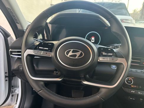 Used 2025 Hyundai Elantra Limited image 28