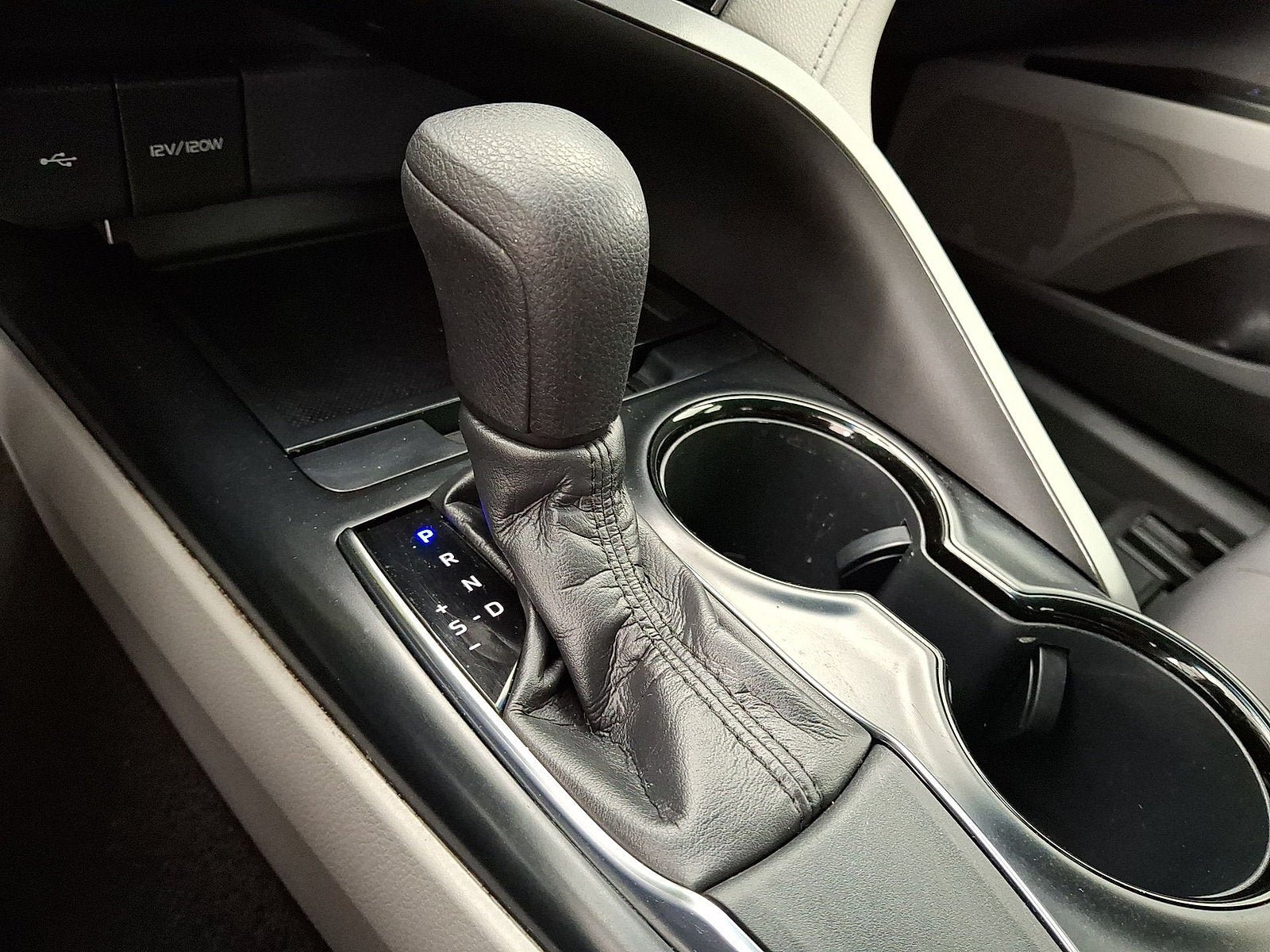 Used 2020 Toyota Camry LE FWD image 4