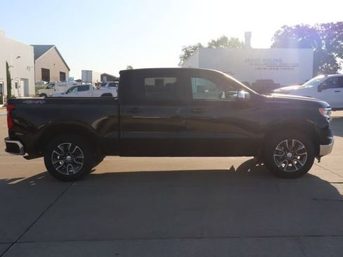 Used 2023 Chevrolet Silverado 1500 LT image 2