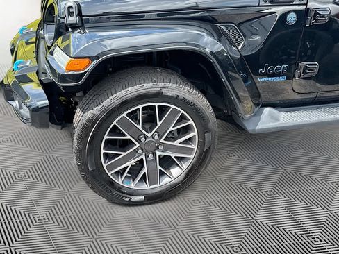Used 2022 Jeep Wrangler Unlimited Sahara AWD/4WD image 35