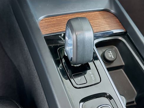 Used 2024 Volvo S60 B5 Plus image 25