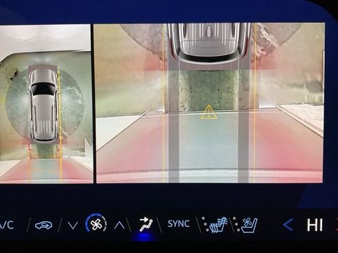 Certified 2024 Chevrolet Traverse RS image 20