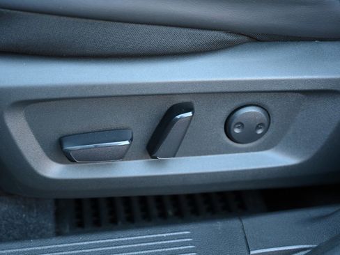 Used 2023 Nissan Rogue SV w/ SV Premium B Package image 18