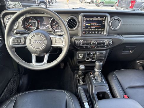 Used 2022 Jeep Gladiator Overland w/ Popular Equipment Package image 22