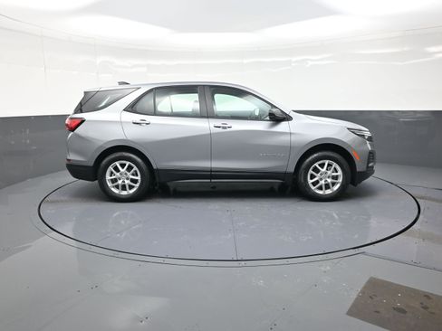 Used 2024 Chevrolet Equinox LS image 2