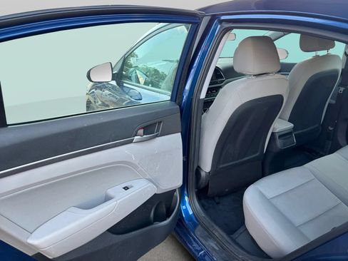 Used 2017 Hyundai Elantra SE FWD image 14
