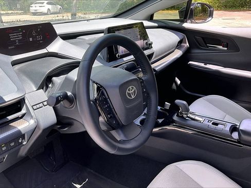 Used 2024 Toyota Prius XLE FWD image 14