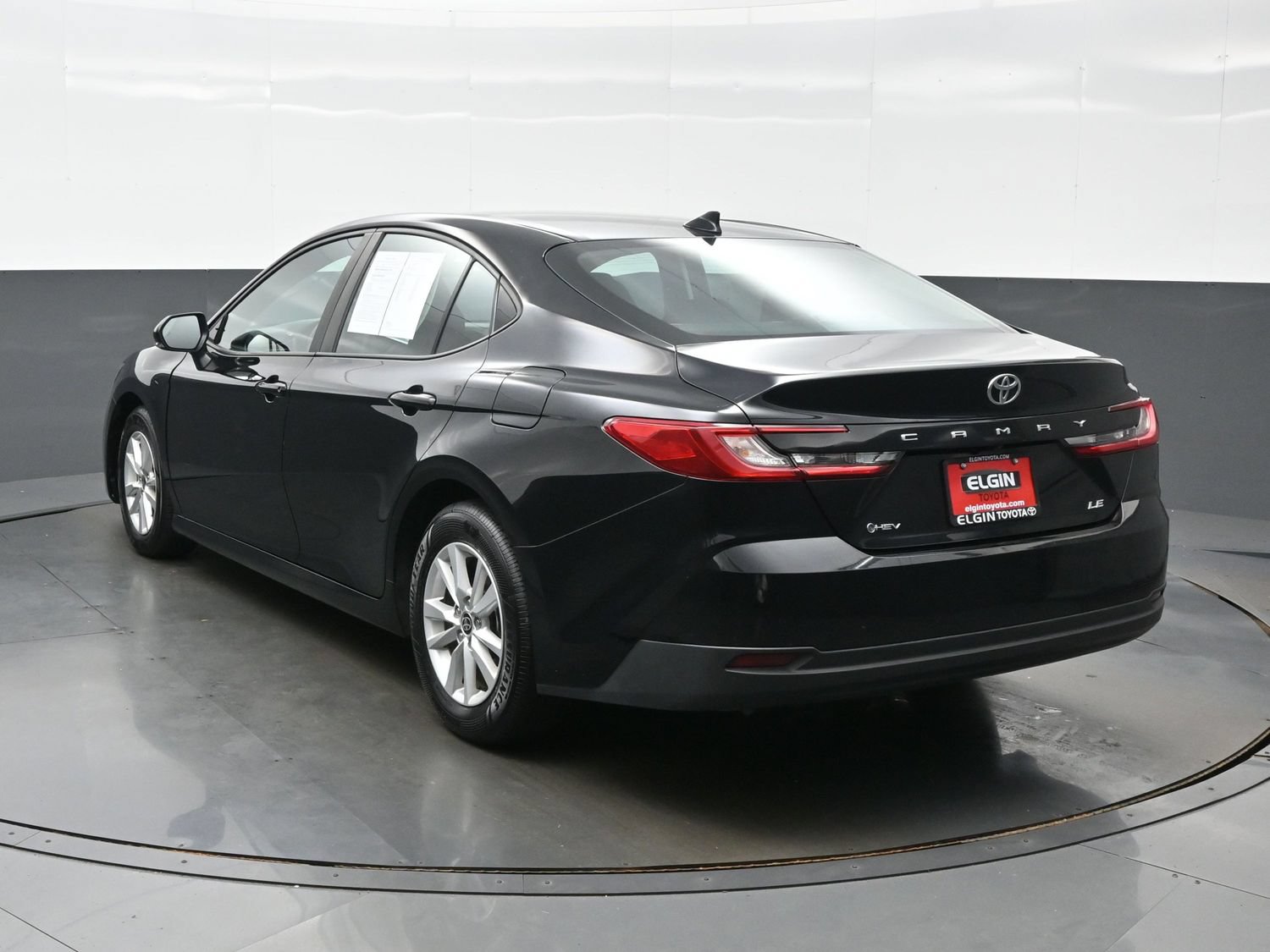 Used 2025 Toyota Camry LE FWD image 4