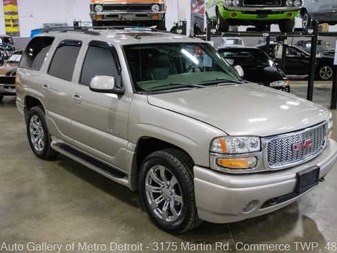 Used 2005 GMC Yukon Denali AWD/4WD image 9