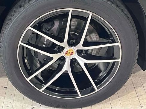 Certified 2023 Porsche Macan Turbo AWD/4WD image 16