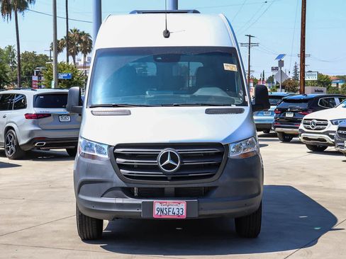 Used 2024 Mercedes-Benz Sprinter 2500 image 6