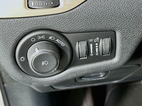 Used 2017 Jeep Cherokee Latitude w/ Comfort & Sound Group image 17