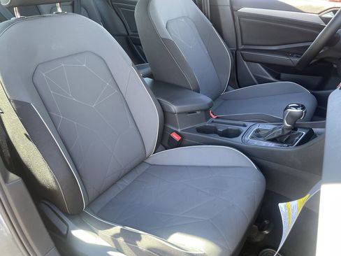 Certified 2025 Volkswagen Jetta Sport image 8