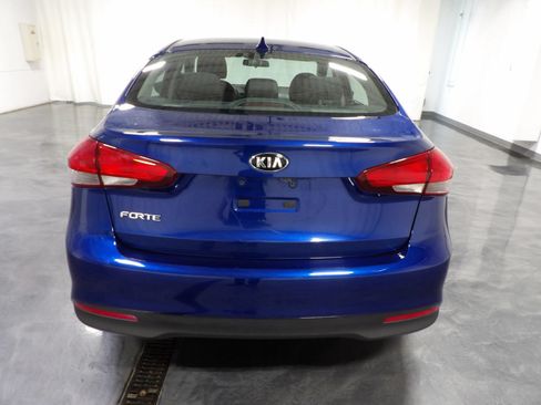 Used 2017 Kia Forte LX FWD image 5