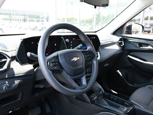 Used 2025 Chevrolet TrailBlazer LT FWD image 23