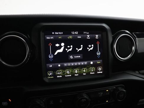Used 2022 Jeep Wrangler Unlimited Sahara AWD/4WD image 23