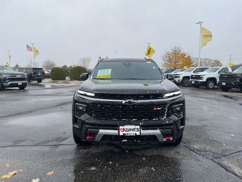 Used 2025 Chevrolet Traverse Z71 w/ Enhanced Driving Package image 2