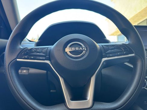 Used 2024 Nissan Altima 2.5 SV FWD image 29