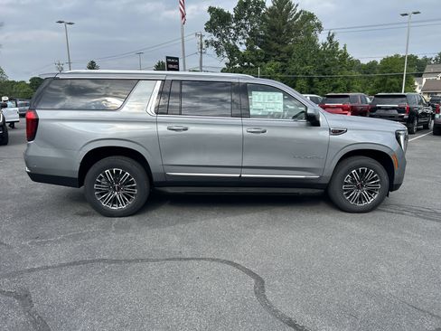 New 2026 GMC Yukon XL Elevation w/ Elevation Premium Package AWD/4WD image 17