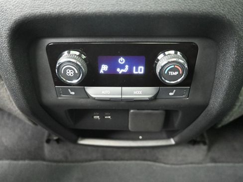 Used 2024 Chevrolet Traverse RS FWD image 24