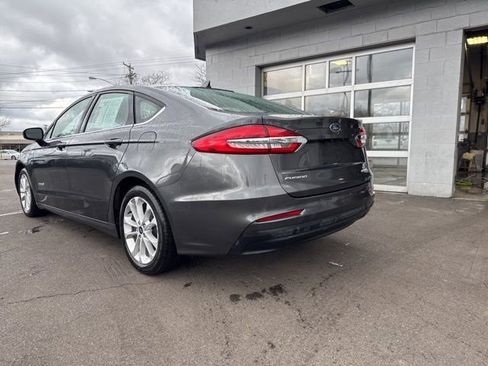 Used 2019 Ford Fusion SE FWD image 4