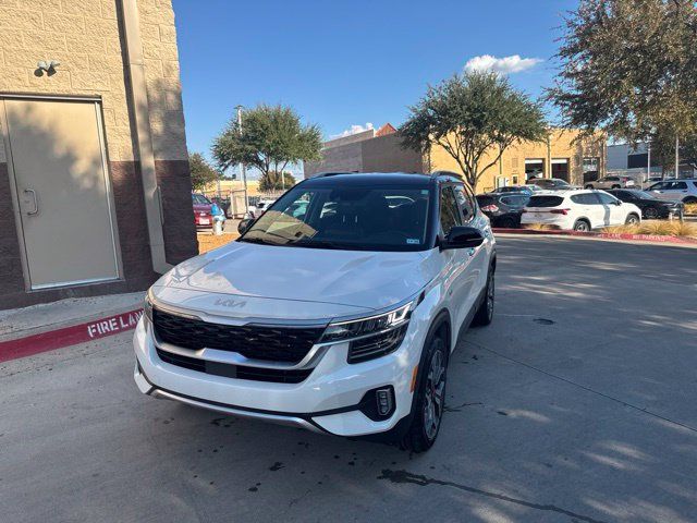 Certified 2022 Kia Seltos SX AWD/4WD image 3
