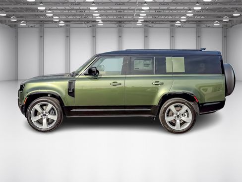 New 2026 Land Rover Defender 130 X-Dynamic SE image 2