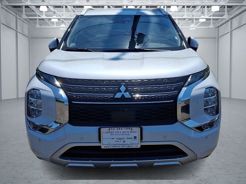 Used 2024 Mitsubishi Outlander 4WD Plug-In Hybrid image 2