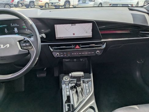 Certified 2024 Kia Niro FWD image 18