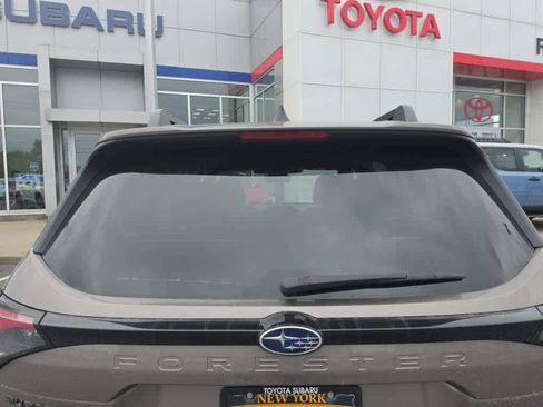 Used 2025 Subaru Forester Premium AWD/4WD image 6