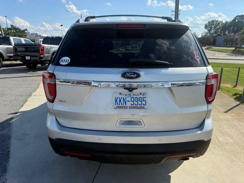 Used 2017 Ford Explorer XLT w/ Equipment Group 201A FWD image 6