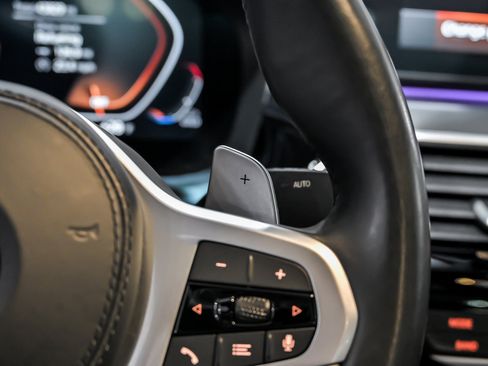 Used 2022 BMW M550i xDrive w/ Premium Package image 30