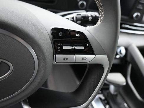 Used 2025 Hyundai Elantra Sport FWD image 19
