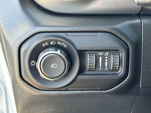 Used 2022 Jeep Wrangler Unlimited Sahara AWD/4WD image 21