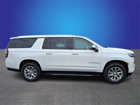 Used 2024 Chevrolet Suburban Premier image 4