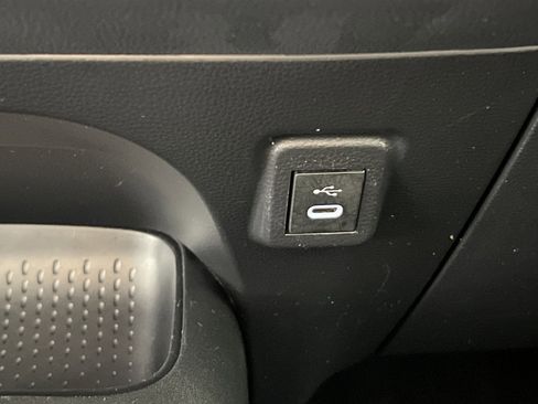 Used 2025 Toyota Corolla LE image 32