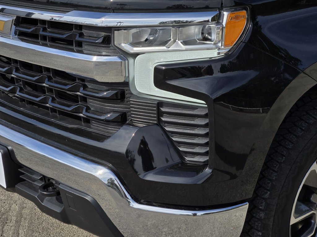 Used 2023 Chevrolet Silverado 1500 LT AWD/4WD image 9
