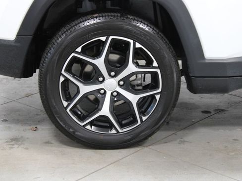 Used 2024 Jeep Compass Latitude AWD/4WD image 12