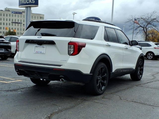 Used 2023 Ford Explorer ST-Line w/ Class IV Trailer Tow Package AWD/4WD image 8