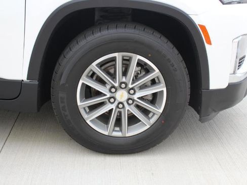 Used 2023 Chevrolet Traverse LT FWD image 46