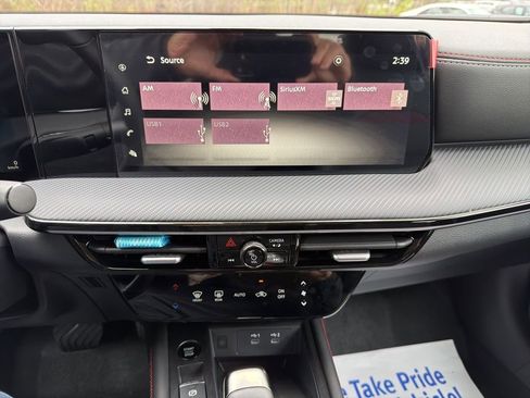 Used 2025 Nissan Kicks SR FWD image 23