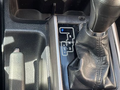 Used 2019 Toyota Tacoma SR5 w/ SR5 Appearance Package (SM) image 12