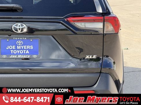 Used 2025 Toyota RAV4 XLE w/ Convenience Package image 9