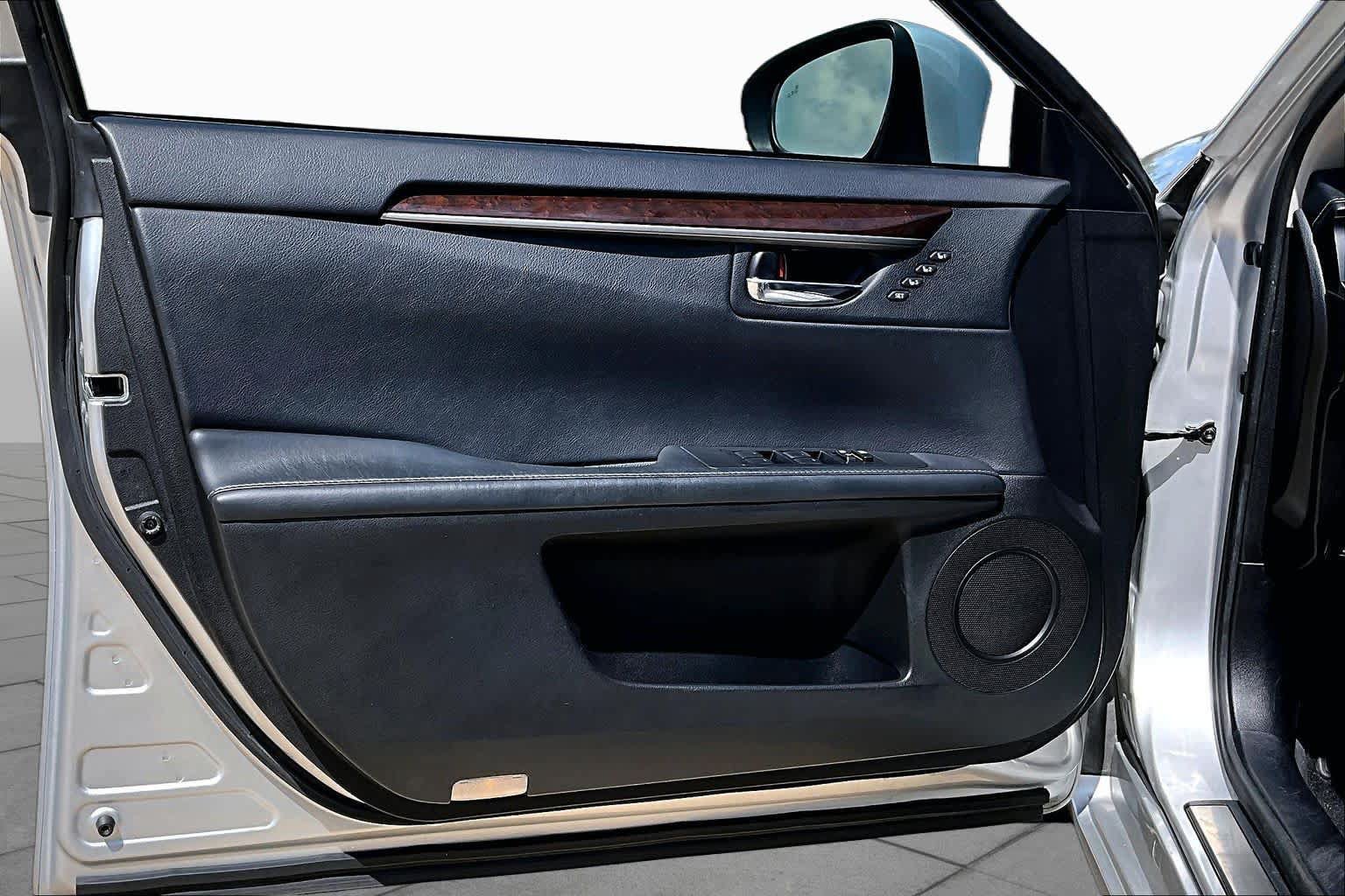 Used 2014 Lexus ES 350 w/ Luxury Package FWD image 22