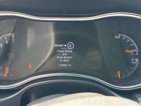 Used 2018 Jeep Grand Cherokee Limited AWD/4WD image 10