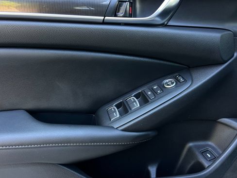 Used 2022 Honda Accord Sport image 10