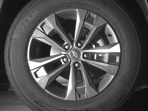 Used 2025 Chevrolet Equinox LT FWD image 13