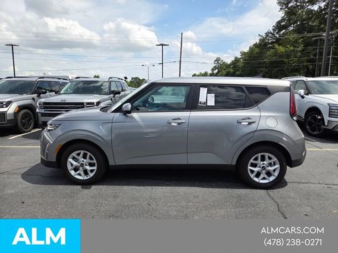 Used 2025 Kia Soul LX FWD image 2