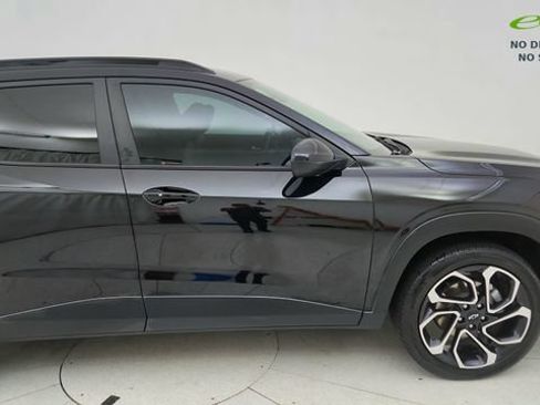 Used 2025 Chevrolet Trax RS w/ Driver Confidence Package FWD image 8