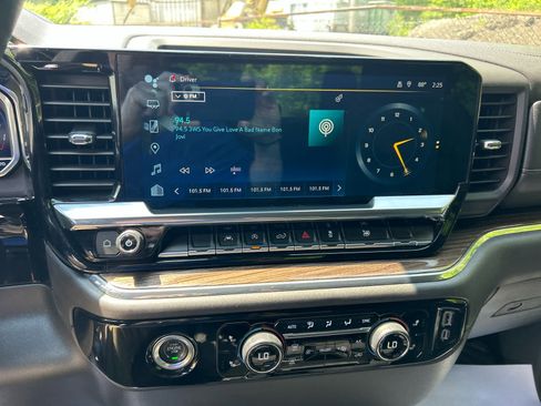 Used 2023 Chevrolet Silverado 1500 LT image 12